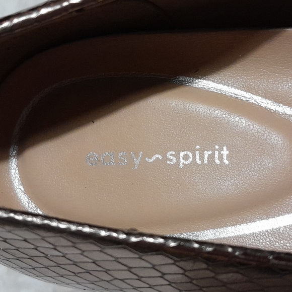 Women's Shoes - Picture 3 of 6